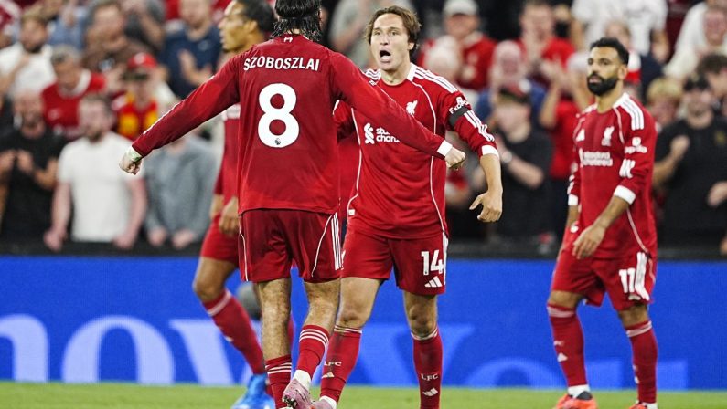 Ad Anfield omaggio a Jota e Chiesa-gol, Liverpool-Bournemouth 4-2