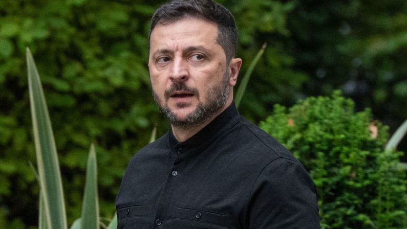 Zelensky “Lunedì vedrò Trump, ok incontro trilaterale”