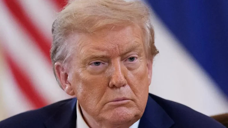 Trump “Preferirei non essere presente a incontro Putin-Zelensky”