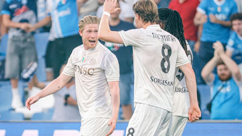 Serie A, De Bruyne gol e il Napoli vince all’esordio: Sassuolo battuto 2-0
