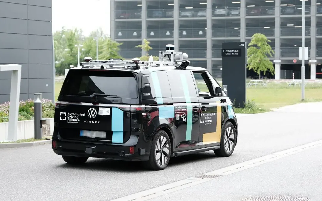 Bosch e Cariad rendono la guida autonoma più sicura con uso dell’IA
