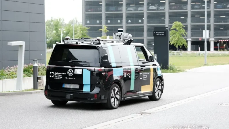 Bosch e Cariad rendono la guida autonoma più sicura con uso dell’IA