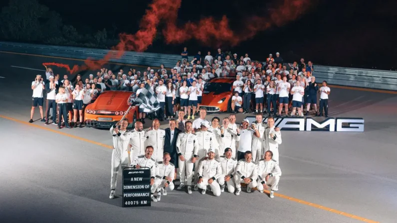 Il Concept Mercedes-AMG GT XX infrange record su record