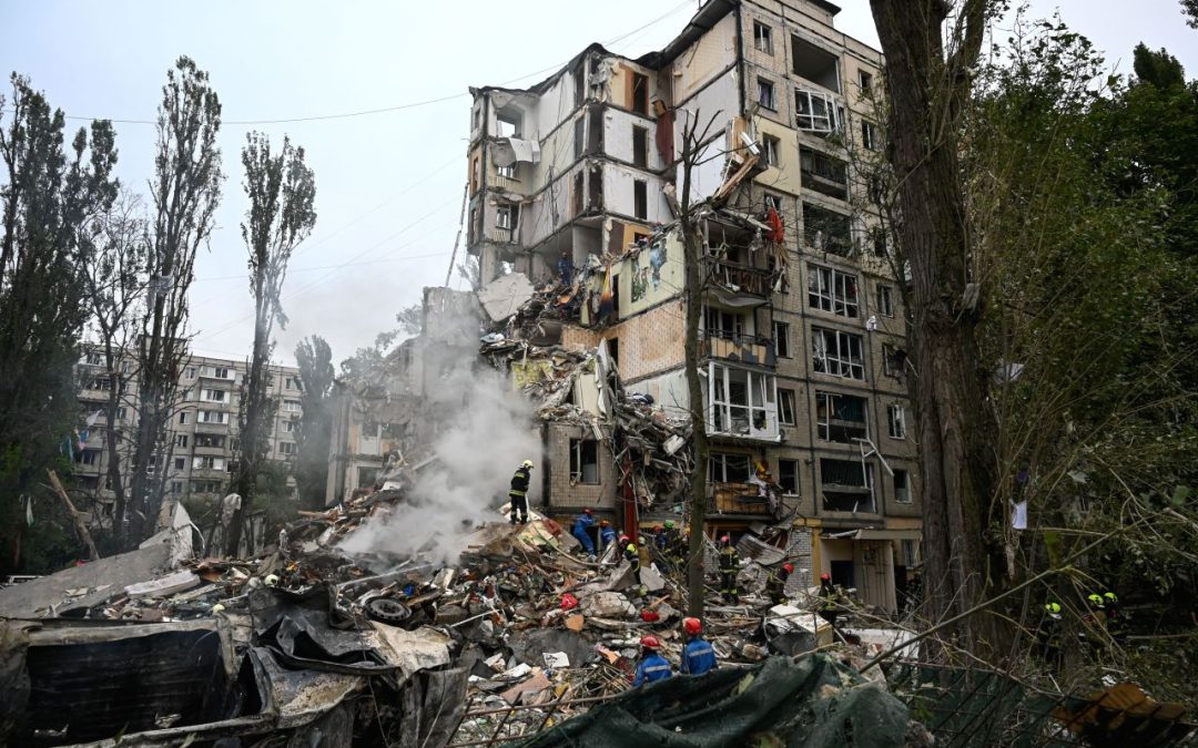 Nella notte altro raid russo su Kiev, Zelensky “Almeno 8 morti”
