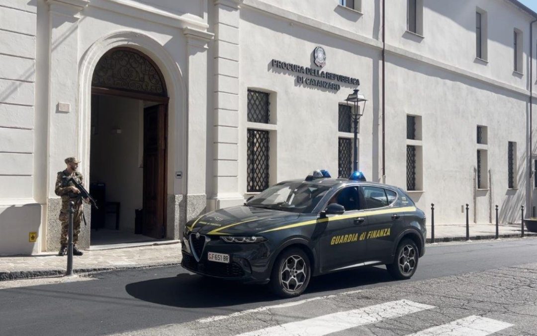 Truffa sui fondi per il turismo in Calabria, 8 indagati e sequestri per 730 mila euro