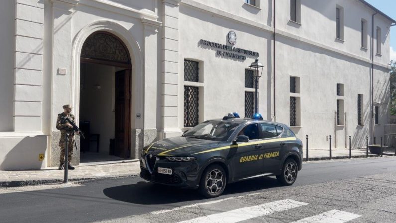 Truffa sui fondi per il turismo in Calabria, 8 indagati e sequestri per 730 mila euro