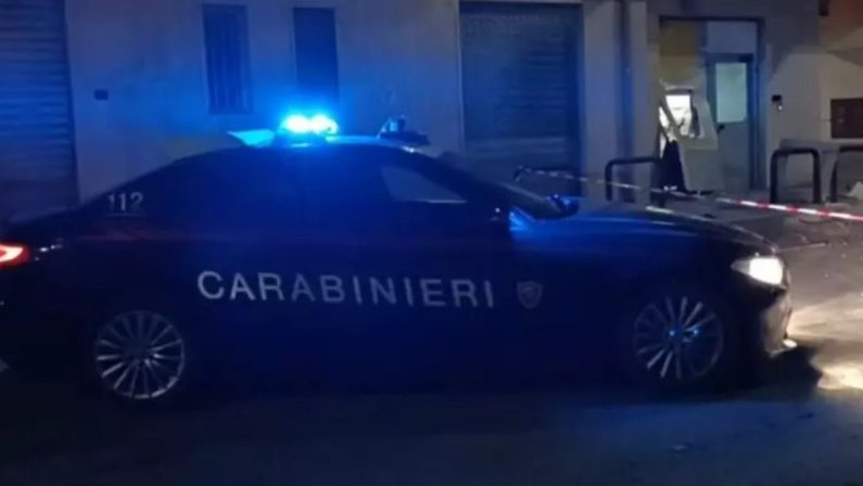 Assalto a bancomat con esplosivo nel Foggiano: colpo a Zapponeta