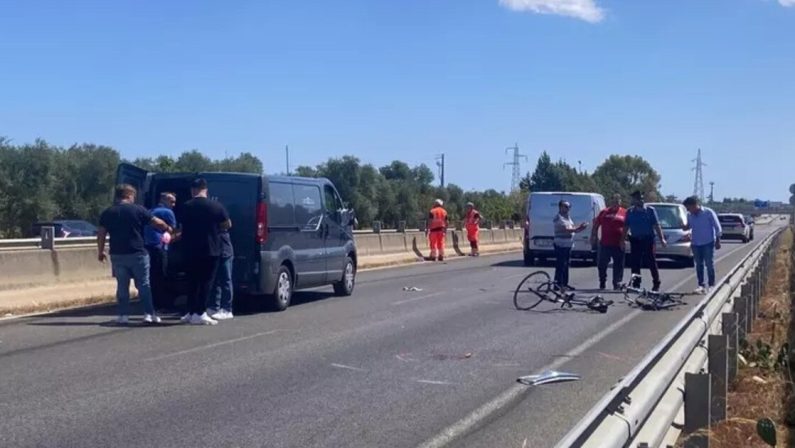 Bari, incidente sulla Sp231, auto investe ciclisti: tre morti e un grave