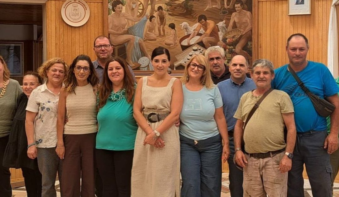 Gli amministratori di Rombiolo con i tirocinanti in forza al Comune