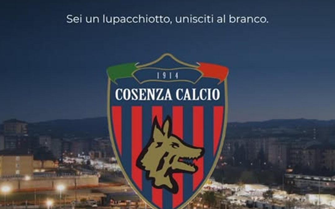 Un particolare della locandina con l’annuncio della scuola calcio