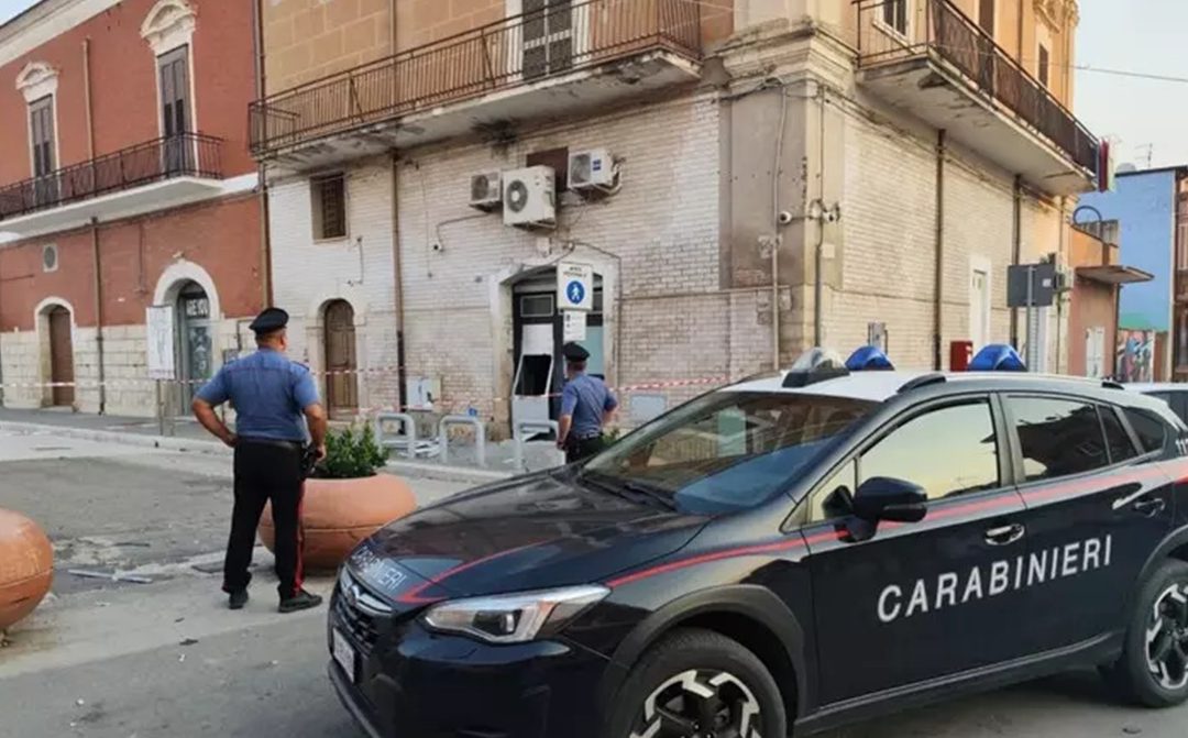 Lo sportello bancomat esploso