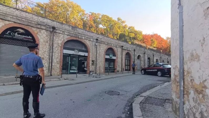 Assalto con esplosivo a un bancomat in provincia di Foggia