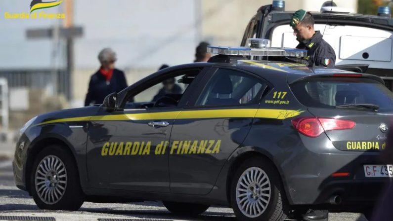 Case ‘pollaio’ a Gallipoli, multe e denunce dalla Guardia di Finanza