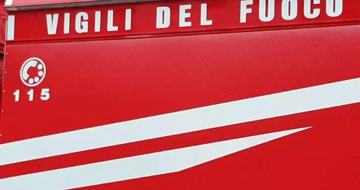 https://www.quotidianodelsud.it/wp-content/uploads/2025/08/incendio-vigili-del-fuoco.jpg