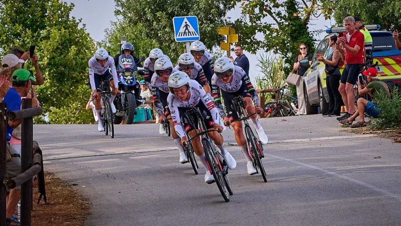 Jay Vine vince la sesta tappa della Vuelta, Traeen nuova maglia rossa