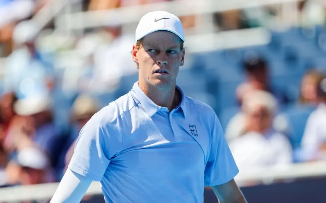 Missione Us Open al via, Jannik Sinner è a New York. E Cahill rivela “Ha avuto un virus”