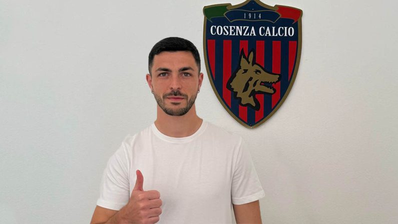 Cosenza calcio, mercato debole per ora arrivano solo Cannavò e Achour