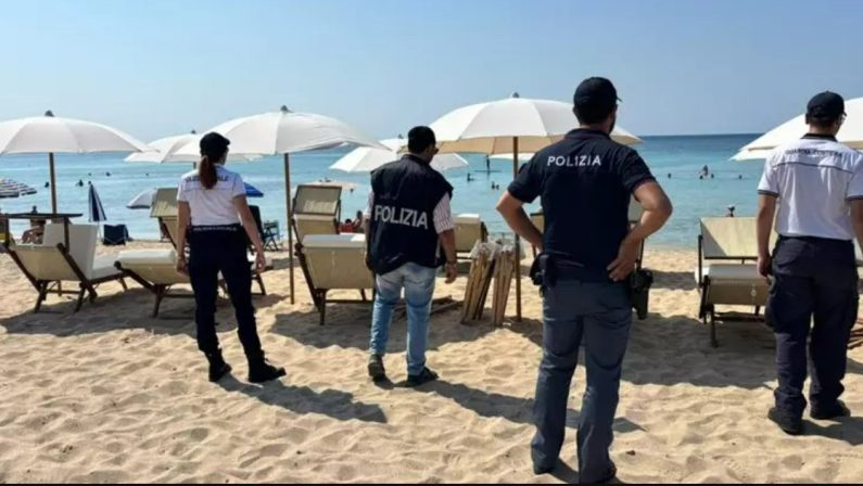 Lido abusivo nel Tarantino, sequestrati ombrelloni e lettini