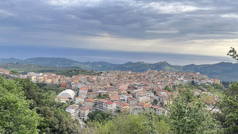 Rissa a Mandatoriccio, accoltellato un 20enne, è grave