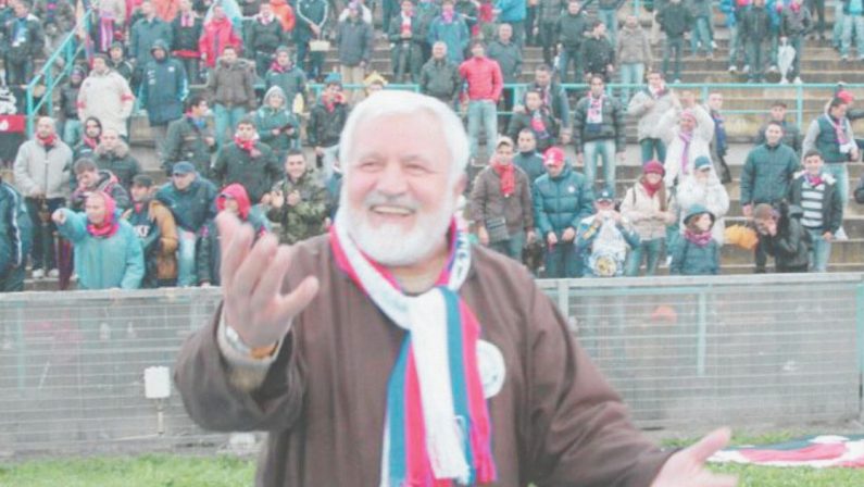 Padre Fedele, il “frate ultrà” che unì le curve per dire no alla violenza