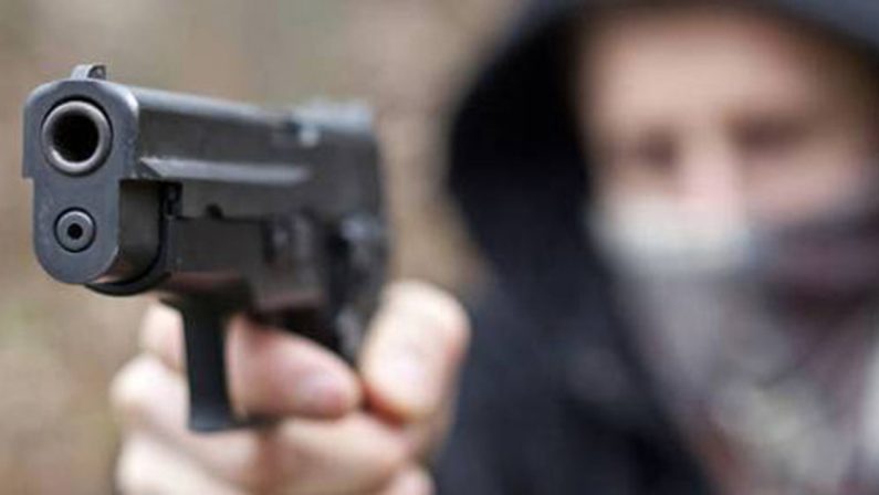 Sparatoria a Cetraro, ferito un uomo a una gamba