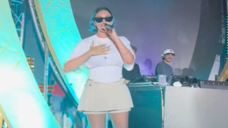 Rose Villain conquista la Locride: «Ho il cuore calabro, di Bovalino» - VIDEO