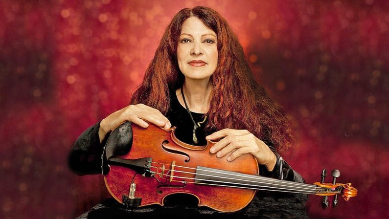 Scarlet Rivera, la regina di spade che incantò Bob Dylan