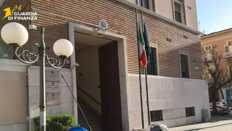 Nel Foggiano, sequestrati fuochi pirotecnici e sigarette di contrabbando