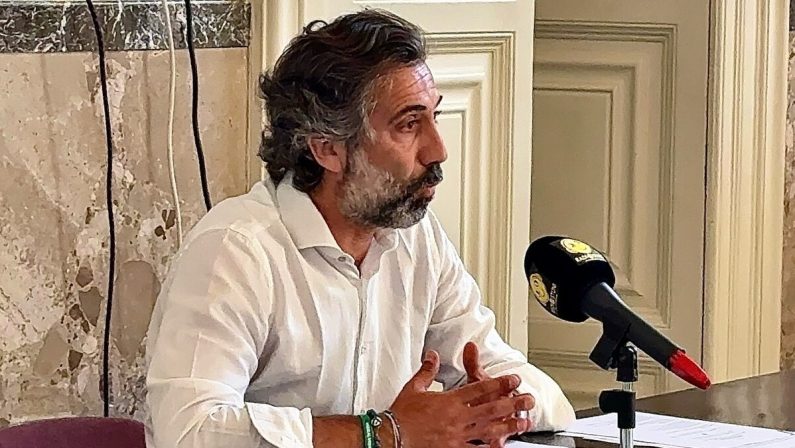 Bomba al sindaco di Ostuni, assegnata la scorta a Angelo Pomes