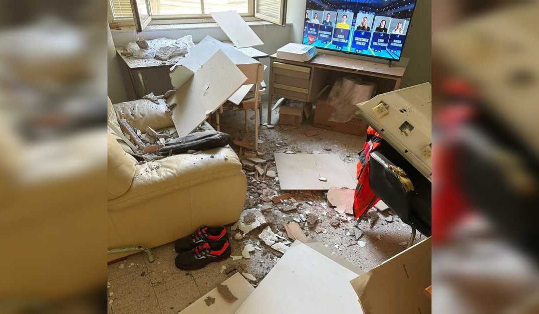 Torre Annunziata, crolla il soffitto del 118: medico salvo per un soffio