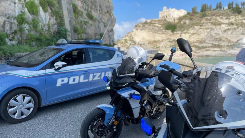 Occupa abusivamente area pubblica a Tropea: Daspo urbano per 36enne