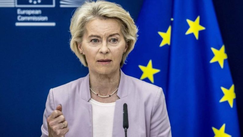 Von der Leyen “Putin predatore, Europa sia pronta a difendersi”