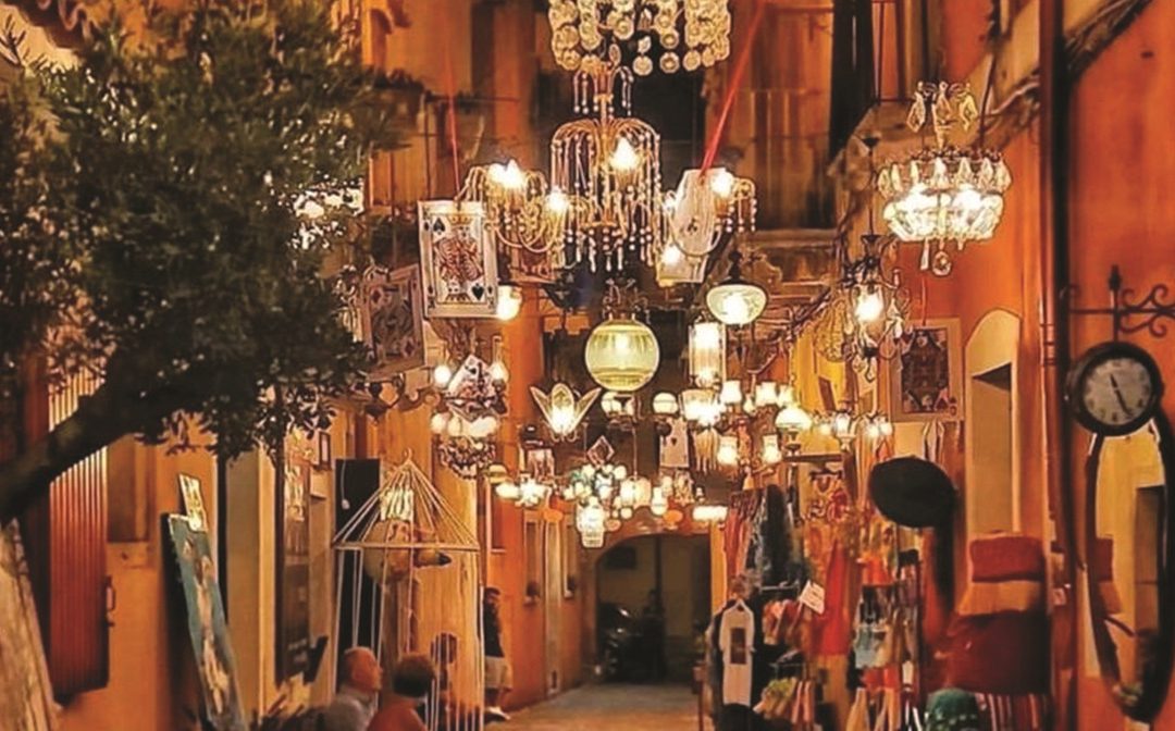 La celebre via dei Lampadari a San Lucido