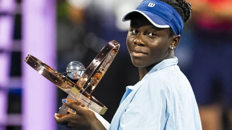Tennis, la 18enne Mboko trionfa a Montreal. Successo Shelton a Toronto