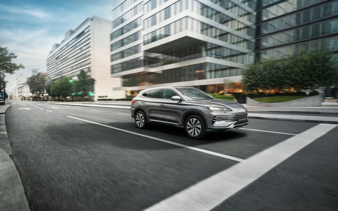 BYD accelera in Italia, crescita a tre cifre e leadership tra i Veicoli a Nuova Energia