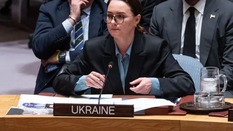 La premier ucraina Svyrydenko “Colpita dai bombardamenti russi la sede del governo a Kiev”