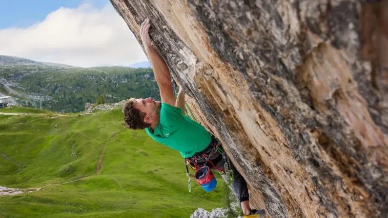 Arrampicata, sulle Dolomiti un’Esperienza Airbnb con Stefano Ghisolfi