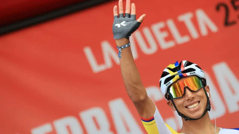 Bernal vince 16^ tappa della Vuelta, neutralizzazione ai -8 Km