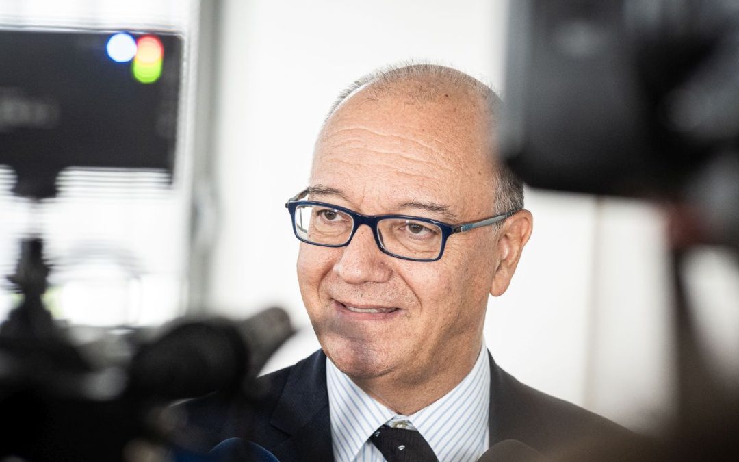 Valditara “Con il divieto del cellulare a scuola tuteliamo la salute dei giovani”