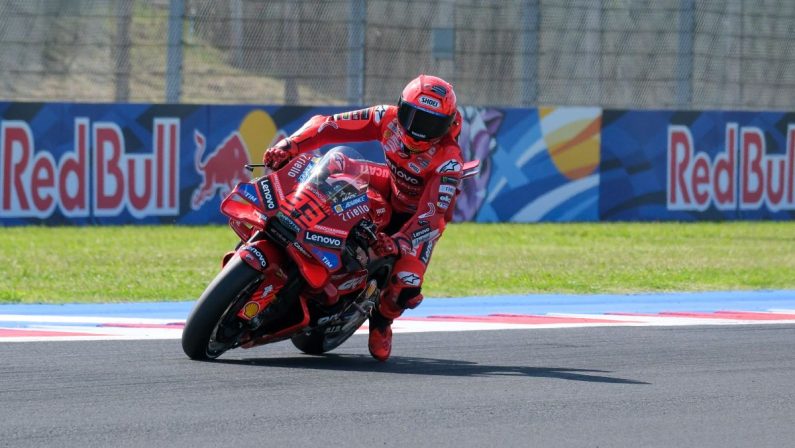 Marc Marquez domina Practice a Misano, tre italiani alle sue spalle