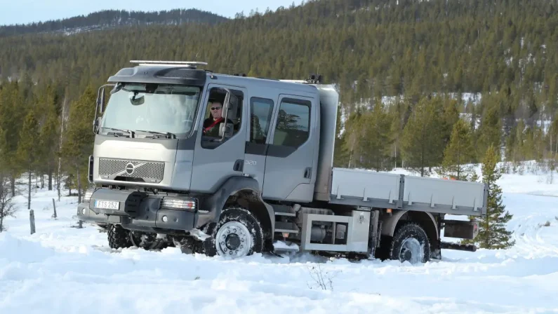 Volvo Trucks lancia il nuovo FL 4×4 per incarichi impegnativi