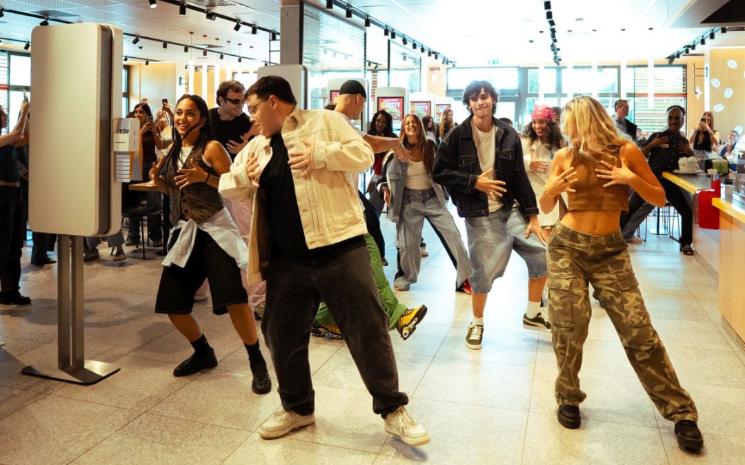McDonald’s, la “Salvaeuro Wallet Dance” contagia i ristoranti d’Italia