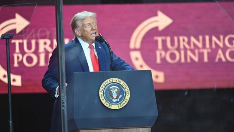 Donald Trump celebra Charlie Kirk, la vedova perdona il killer