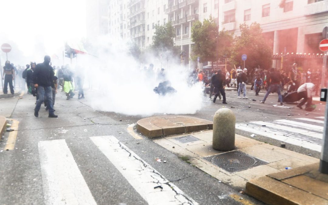 Italia in piazza per Gaza. Scontri a Milano, bloccata autostrada Bologna