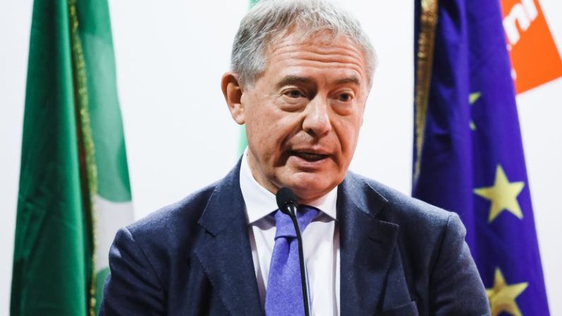 Urso “Il dossier auto è strategico, l’Europa deve agire”