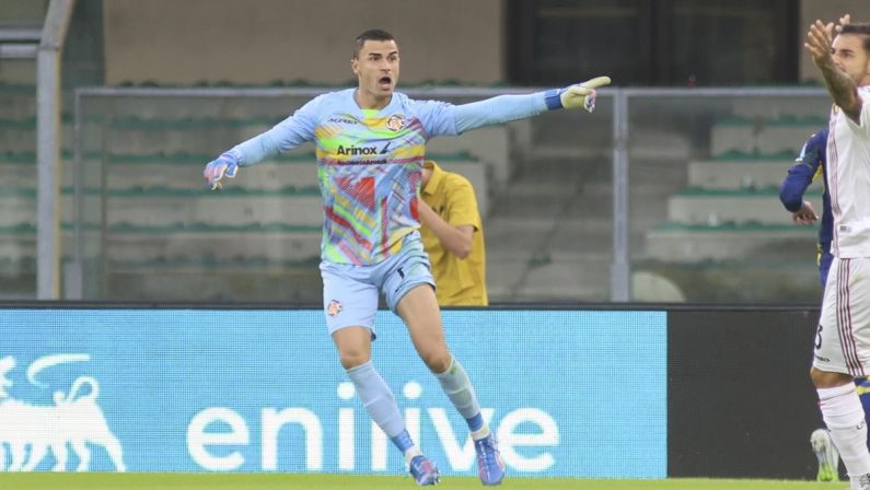 Il Verona sbatte su Audero, la Cremonese strappa lo 0-0 al Bentegodi