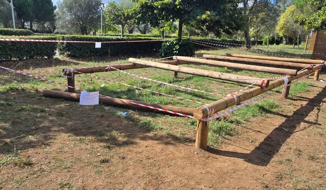 Vibo, bambino di 3 anni schiacciato da una trave al parco giochi: è grave