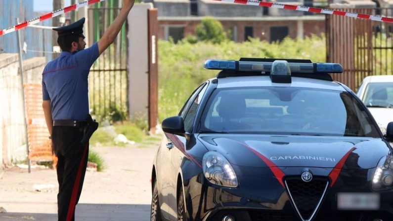 Paupisi, donna uccisa a colpi di pietra, ricercato il marito