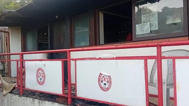 Reggio, incendio al Centro Reggio Junior, Falcomatà: «atto vile»