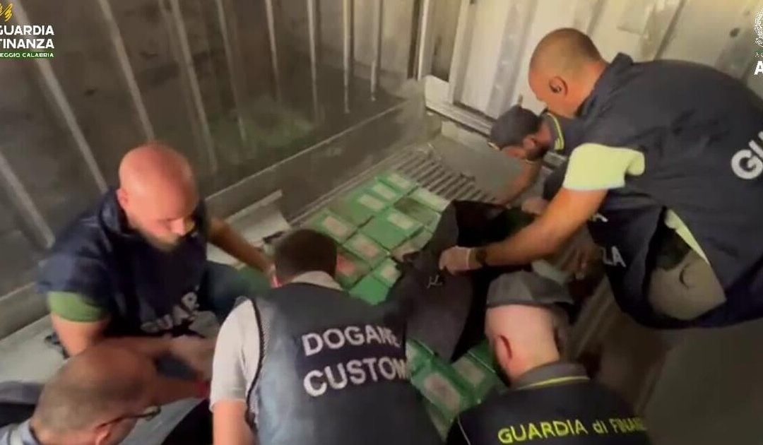 Sequestro al porto di Gioia Tauro: 288 chili di cocaina trovati nei vani dei container